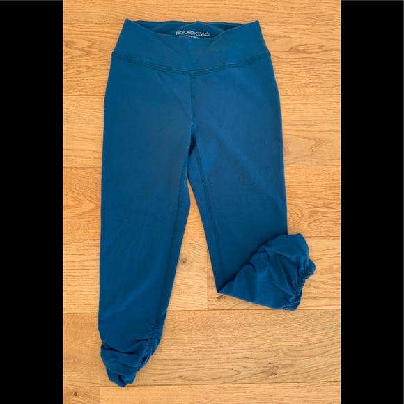 Beyond Yoga Cropped Leggings - Picture 1 of 6